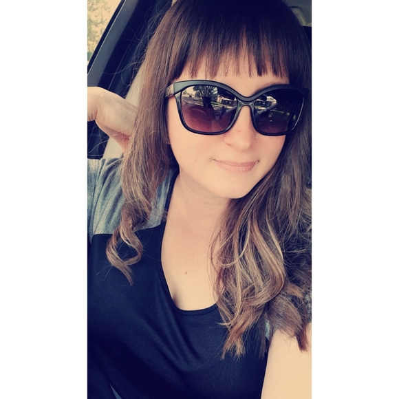 Meet your Posher, Abbey - Picture 1 of 1